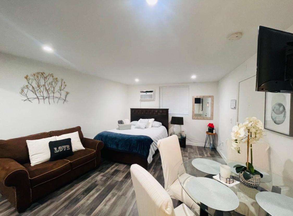 Lovely Sherman Oaks Studio ロサンゼルス エクステリア 写真