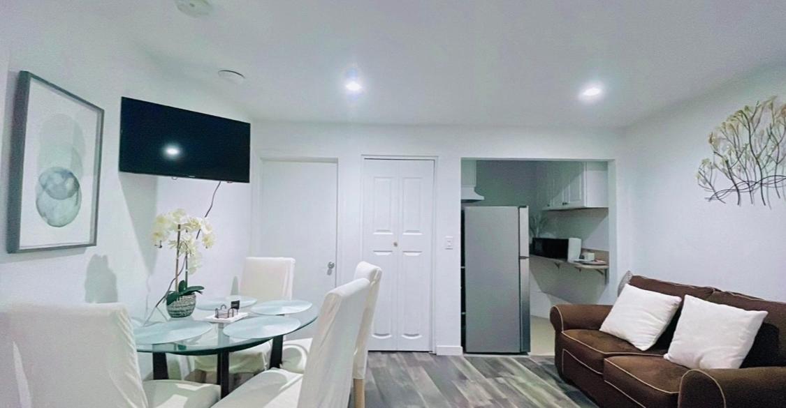 Lovely Sherman Oaks Studio ロサンゼルス エクステリア 写真
