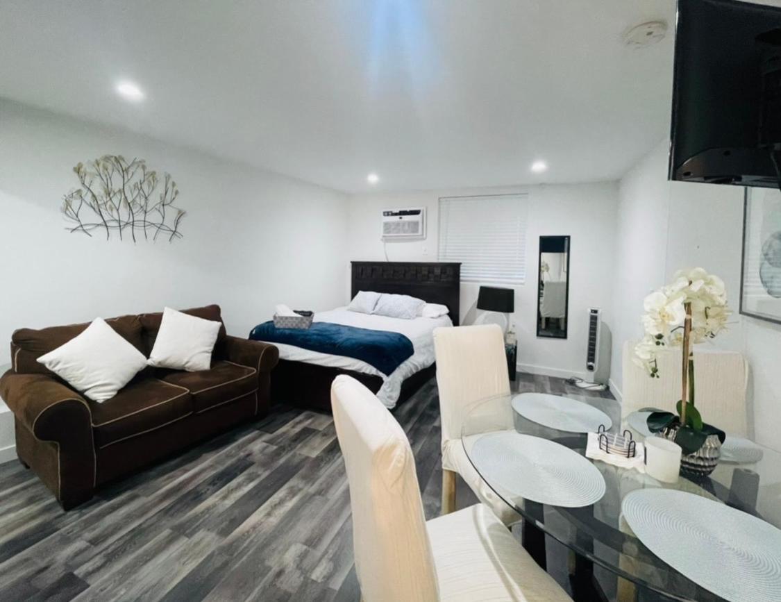 Lovely Sherman Oaks Studio ロサンゼルス エクステリア 写真